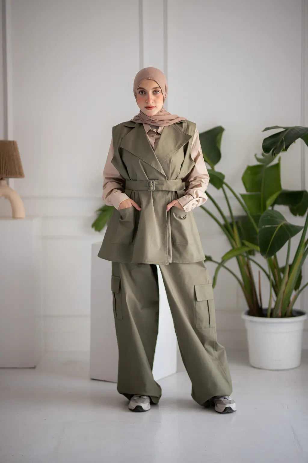 Mulan’s pants olive