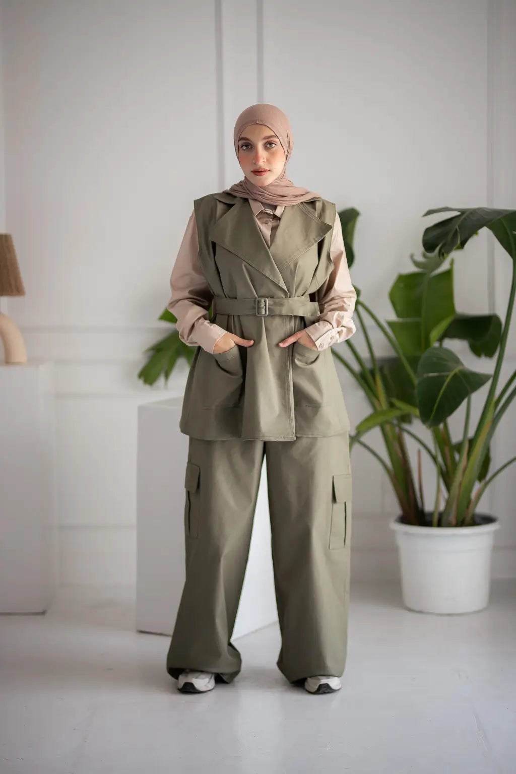Mulan’s pants olive