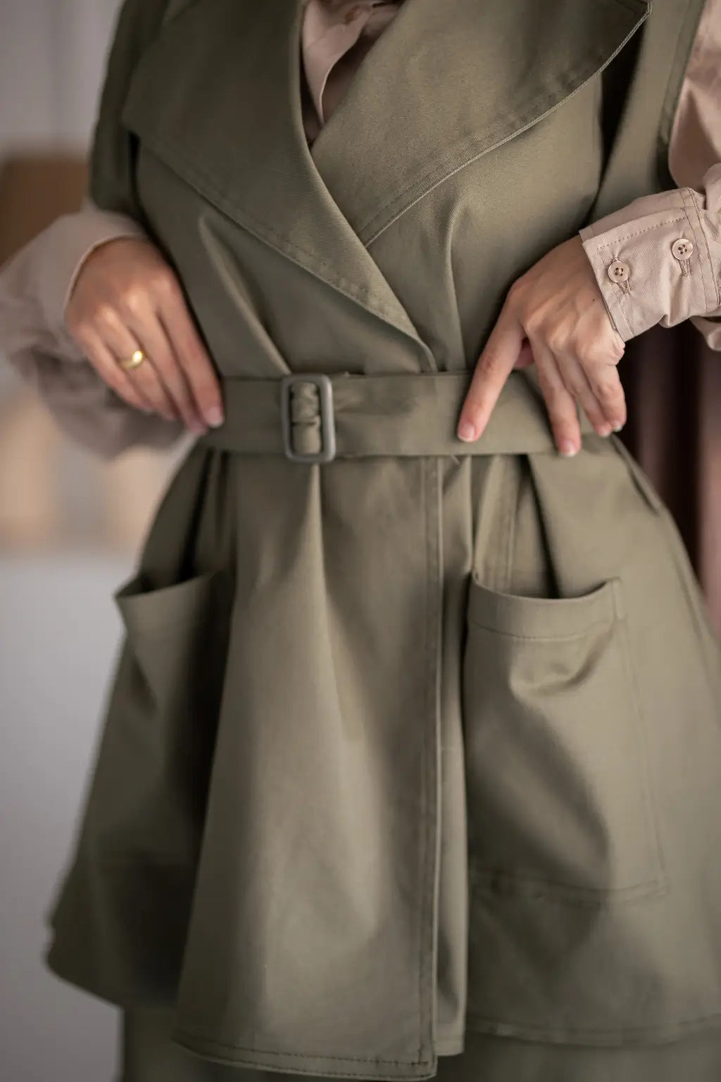 Mulan’s pants olive
