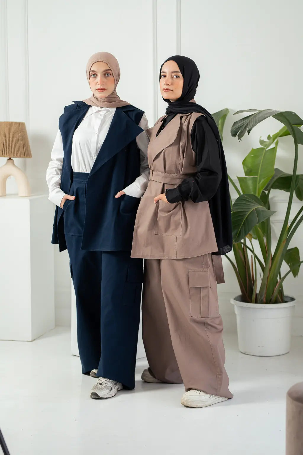 Mulan’s pants beige