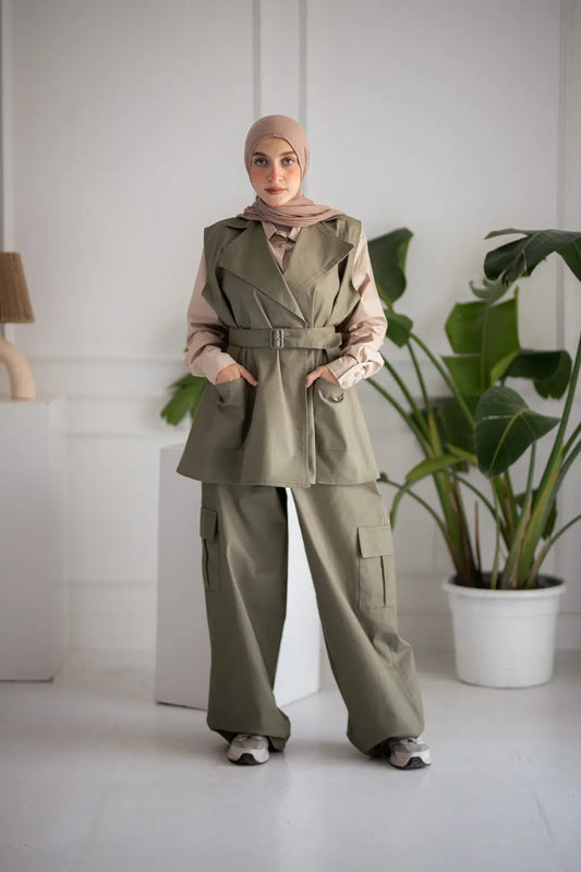 Mulan’s pants olive