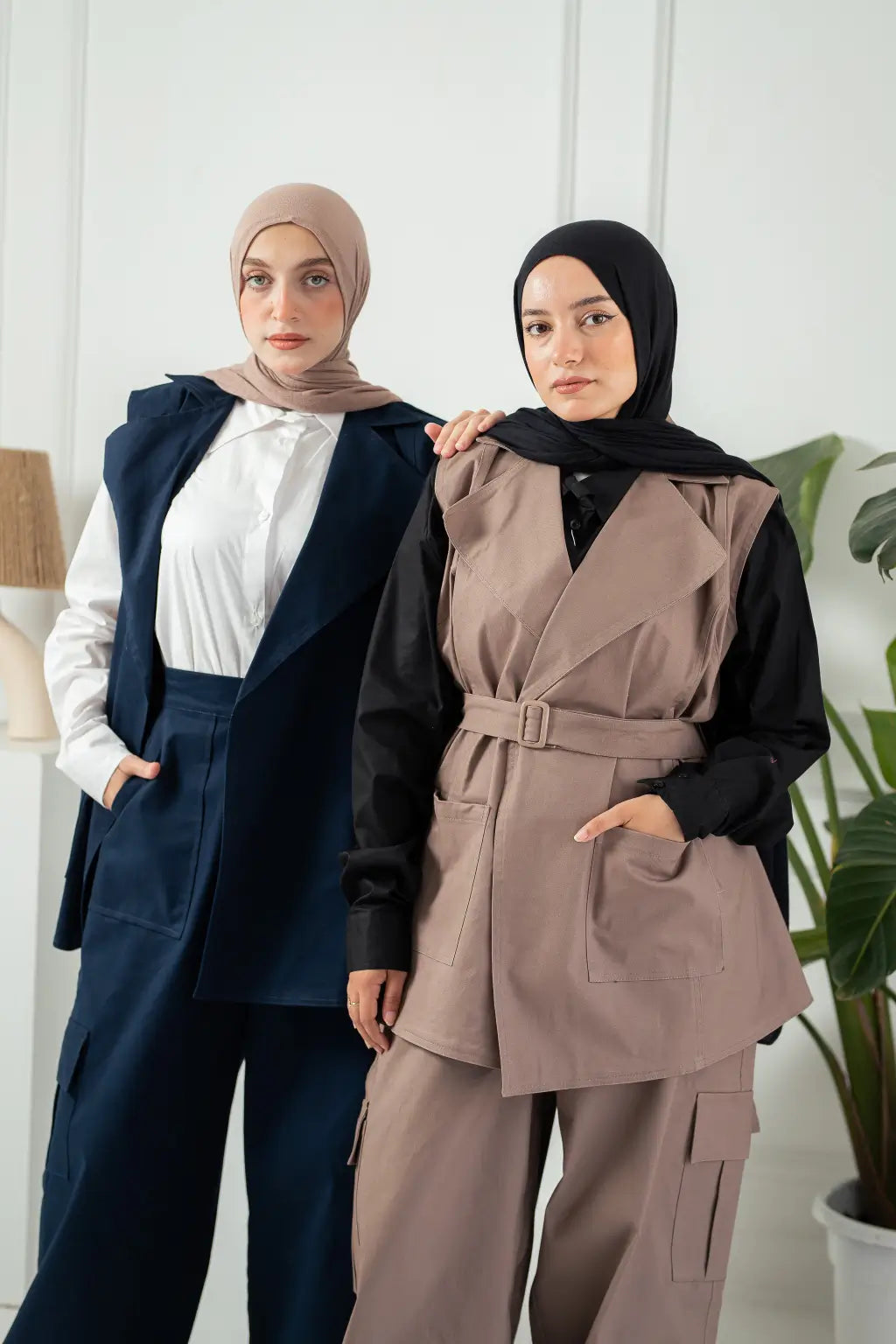 Mulan’s pants beige