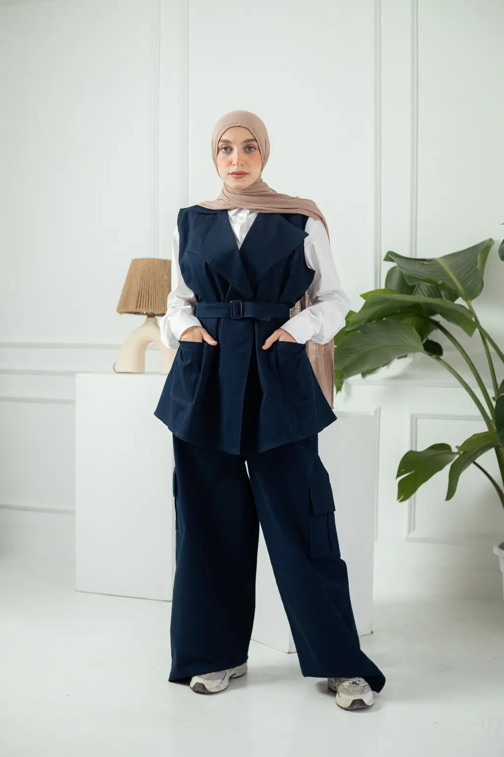 Mulan’s pants navy