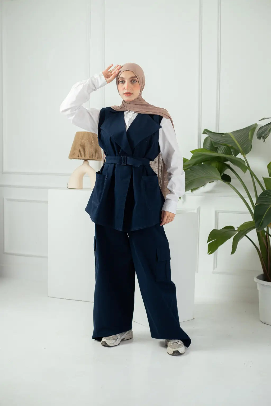 Mulan’s pants navy